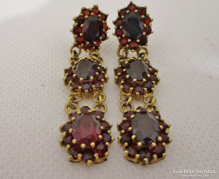 Wonderful unique garnet earrings with 14kt gold clasp