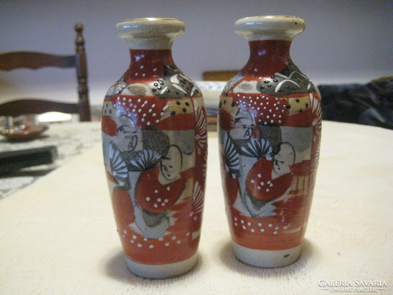 Japán , kézi festésű váza pár , 16 cm