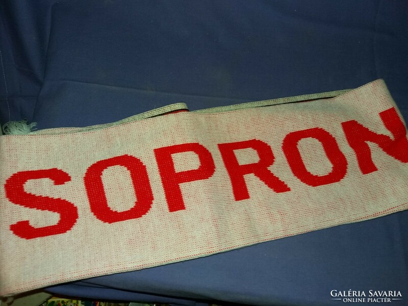 Retro kötött sohasem használt futball FC SOPRON szurkolói sál utcára is hidegben.:) a képek szerint
