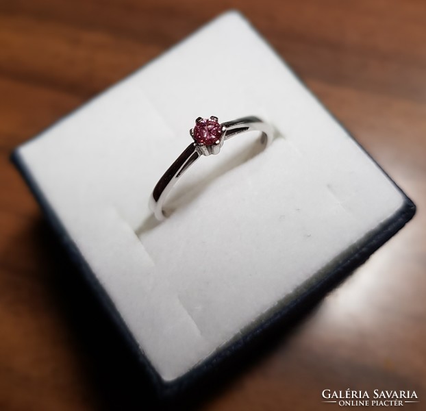 14 Kt white gold 0.15 ct pink brill ring