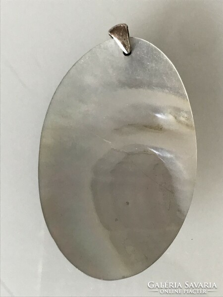 Shell pendant with a beautiful design, 7 x 4.5 cm