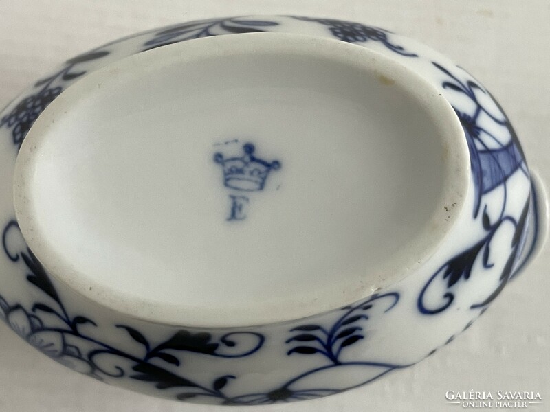 Old, vintage German porcelain saucer with onion pattern (zwiebelmuster).