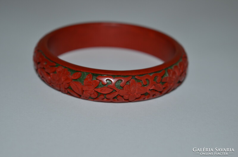 Cinnabar lacquered bangle