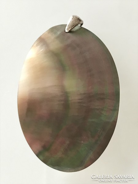 Shell pendant with a beautiful design, 7 x 4.5 cm