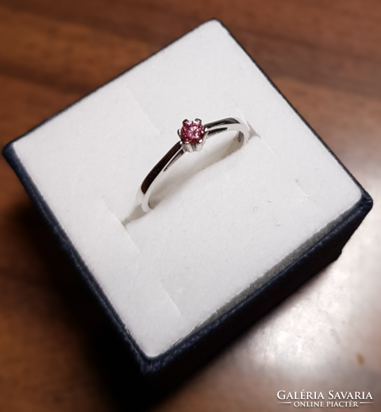 14 Kt white gold 0.15 ct pink brill ring