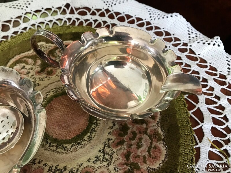 Csillogó szépségű, antik, ezüstözött, kávés vagy teás kiegészítő szervírozó készlet