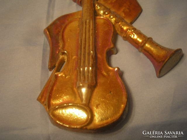 Ú1 Hegedű eozinos fali dísznek is  kovácsolt vasból 25 x 10 cm-es ritkaság ajándékozhatóan eladó