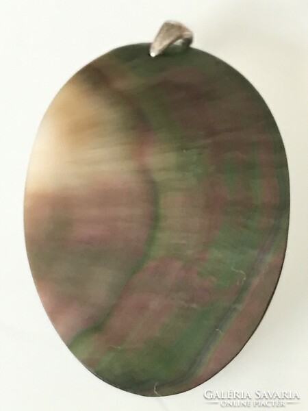 Shell pendant with a beautiful design, 7 x 4.5 cm