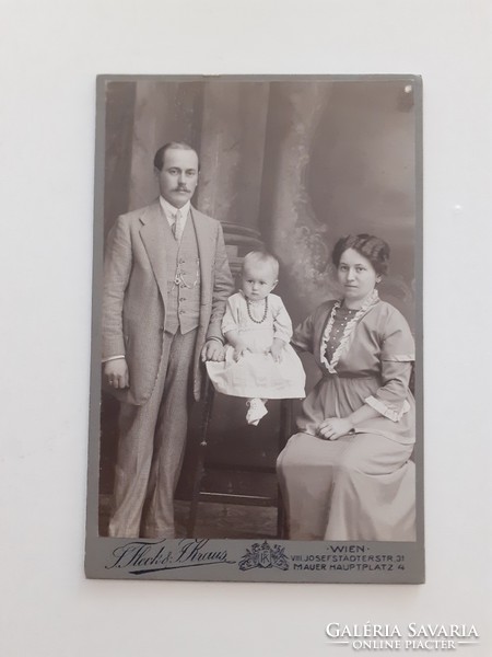 Antik családi fotó Fleck & Kraus Wien műtermi bécsi fénykép régi babafotó