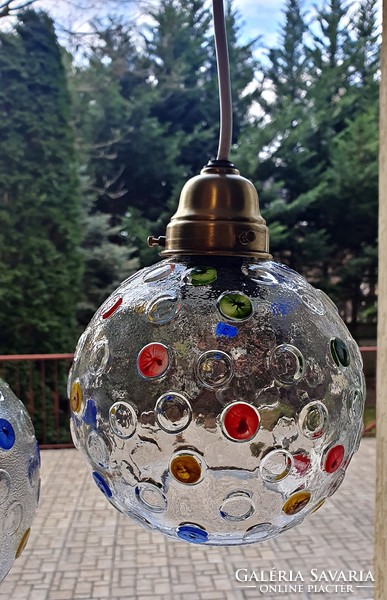 4 darabból álló csillár. 4 pöttyös üveg gömb búrás, függőlámpa réz szerelvényekkel.