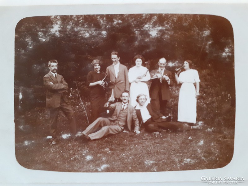 Régi fotó 1920 körül vintage piknik csoportkép fénykép levelezőlap