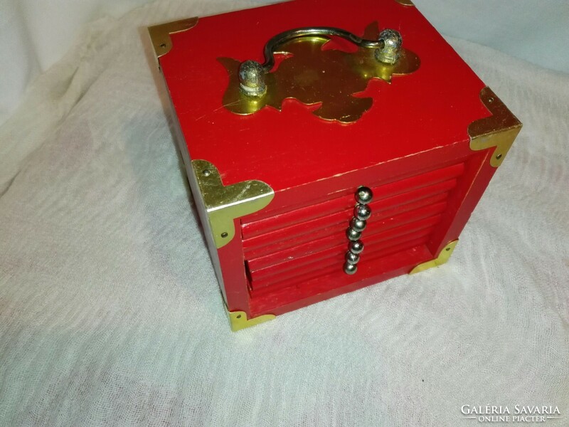 8 cork coasters in a copper-plated wooden box.