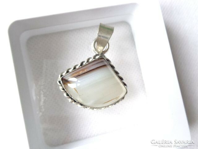 Agate triangle small pendant