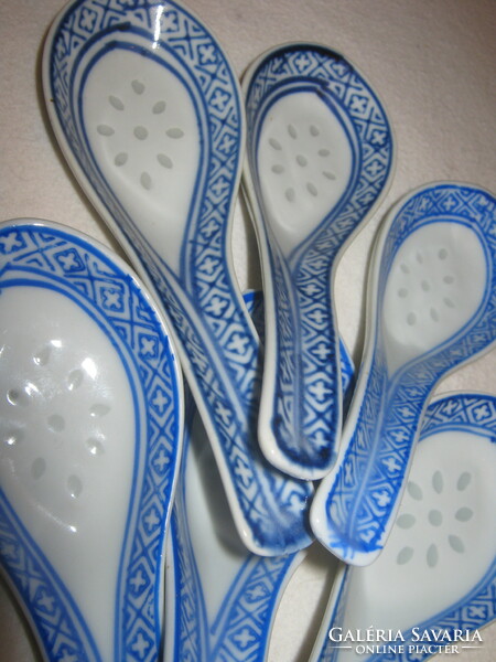 6 Chinese rice grain patterned porcelain spoons