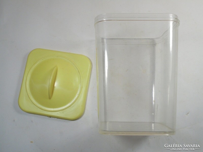 Retro plastic salt shaker spice holder kitchen storage box with lid - from the 1960s-1970s