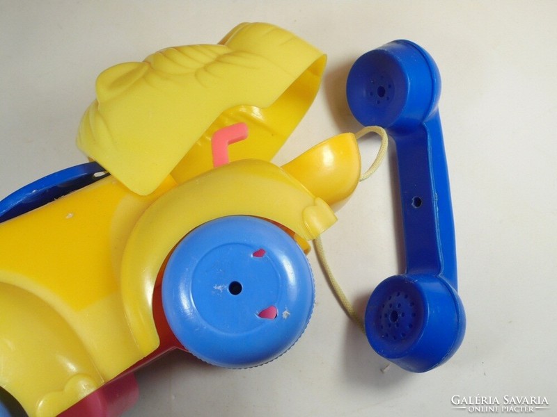 Retro színes műanyag játék tárcsás vezetékes telefon oroszlán gurulós figura