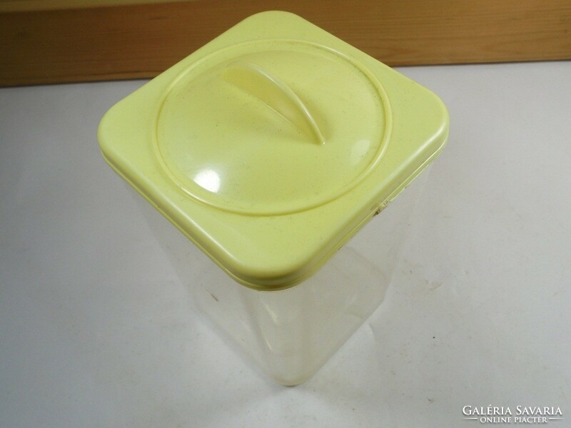 Retro plastic salt shaker spice holder kitchen storage box with lid - from the 1960s-1970s
