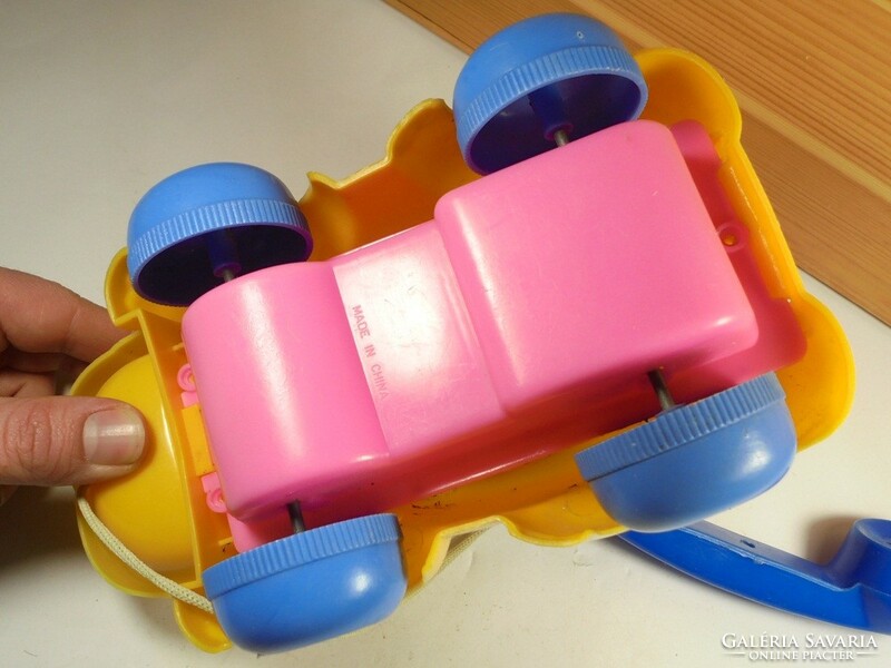 Retro színes műanyag játék tárcsás vezetékes telefon oroszlán gurulós figura