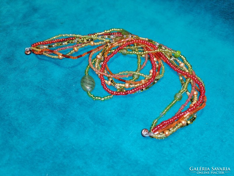 Necklace with colorful pearls (611)