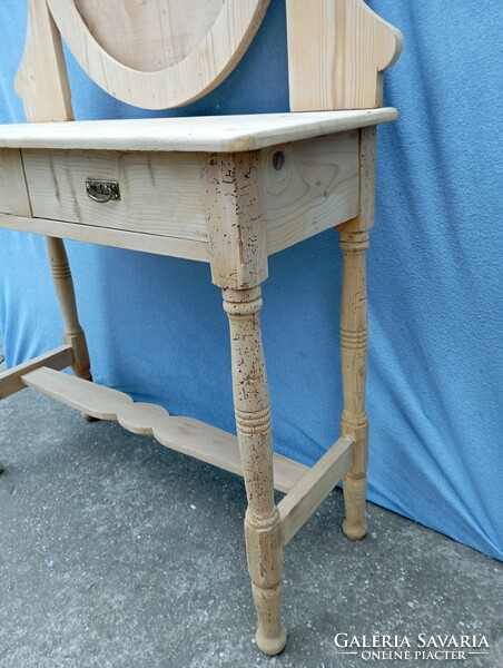 Dressing table/ pine. Dressing table/