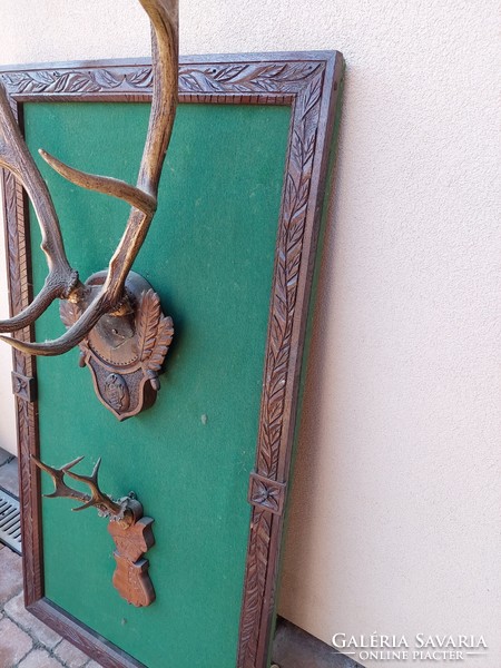 Hunter hanging wall picture in a carved garden
