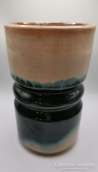Ceramic vase of Elizabeth Sárai