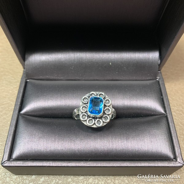 Kék köves ezüstözött gyűrű 7,75 méret (18 mm átmérő) szép kék köves ezüst szín gyűrű