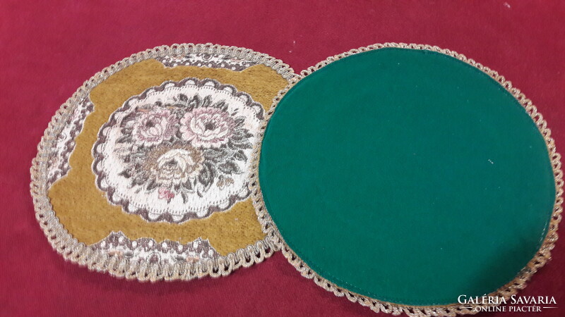 Round tapestry tablecloth pair 1. (L3270)