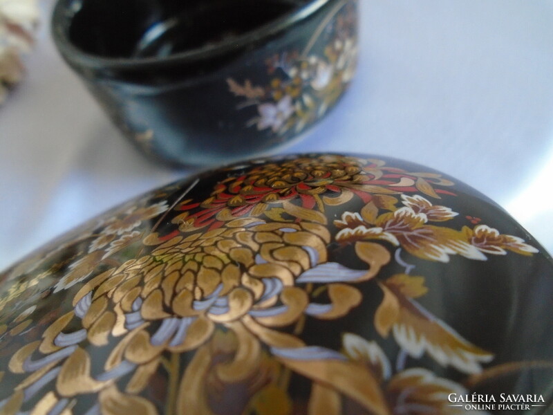 Rendkivüli szépségű keleti virágos  vastag porcelán bonbonier.