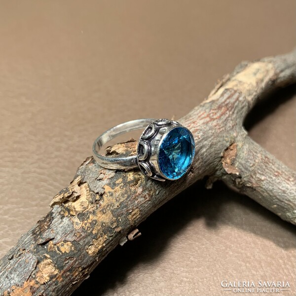 Szép ezüst szín gyűrű kék kővel 7,5 méret (17,5 mm átmérő) Nagy indiai statement gyűrű