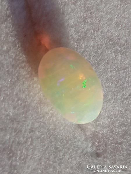 Ethiopian fire opal 10×7 mm