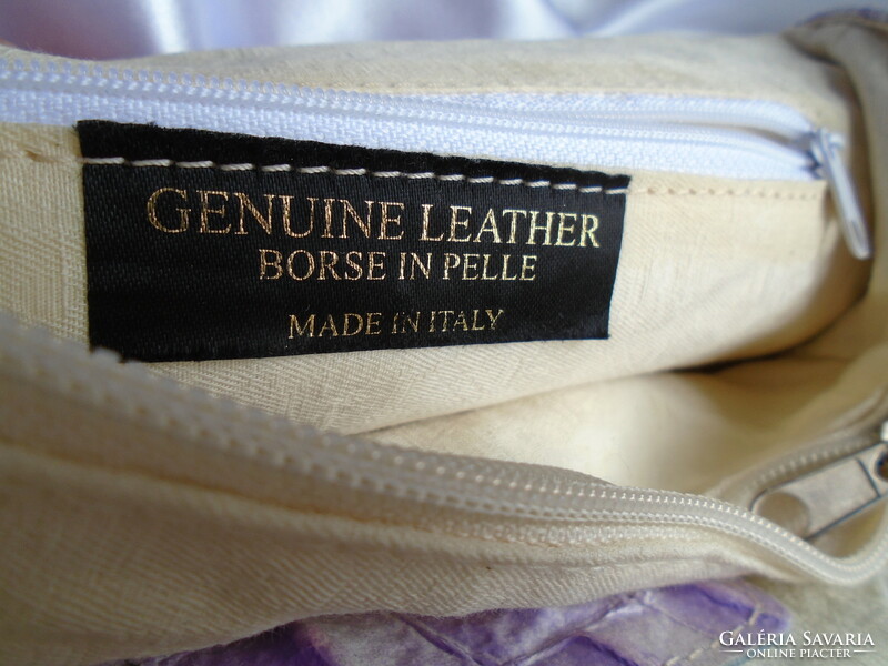 Elegant genuine leather bag.