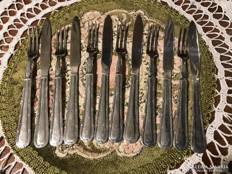 Gyönyörű, jelzett, ezüstözött, antik, 6 személyes desszertes kés és villa evőeszköz készlet