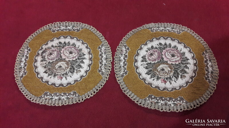 Round tapestry tablecloth pair 1. (L3270)