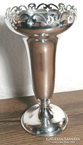 Jelzett angol, vastagon ezüstözött talpas váza