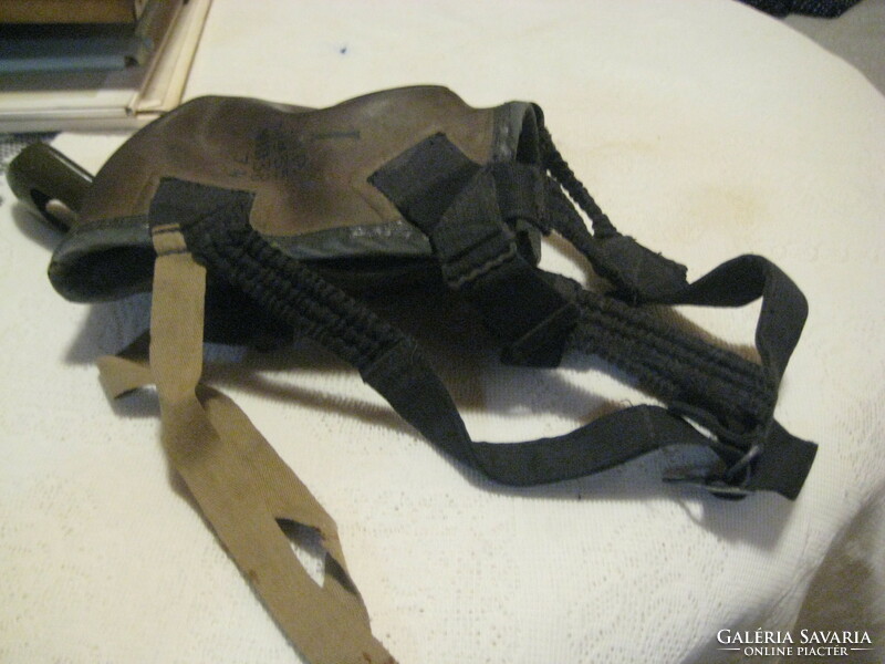 II. Vh gas mask in good condition