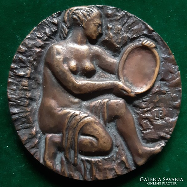 Peter László: girl with a mirror, bronze plaque