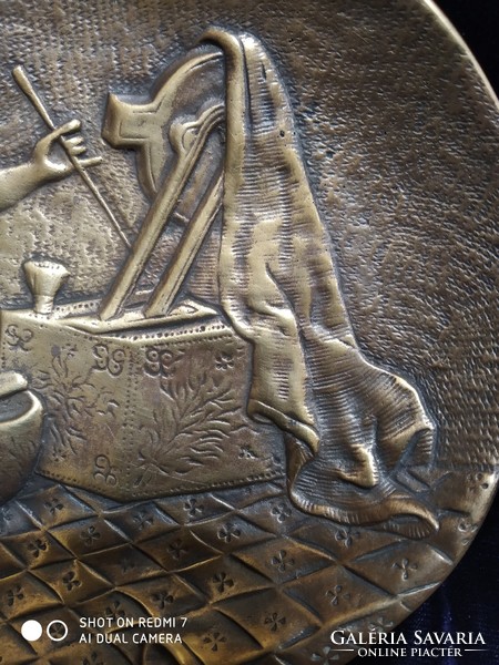 Bronze figural bowl (ash holder)