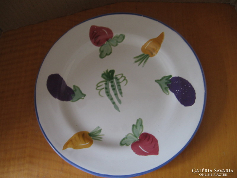 Zöldség mintás szignált kerámia tányér