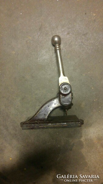 Antique press tool riveter press cast iron works!