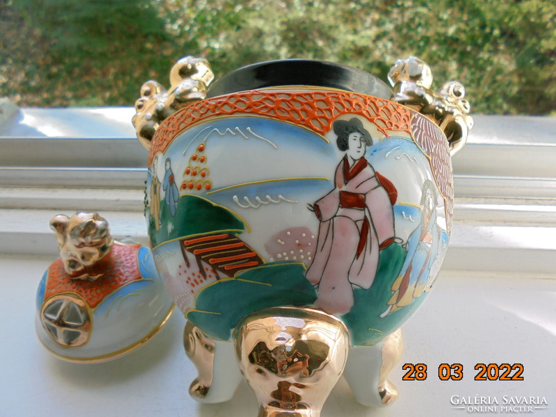 Satsuma moriage vase with 3 dragon dogs, life portrait, with the symbol of the Shimazu medieval shogun clan