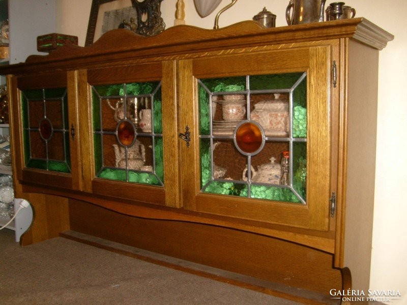Tálalószekrény  Ólom üveges 175 cm  3 ajtós diófa borítás egyedi ritkaság bárszekrénynek is