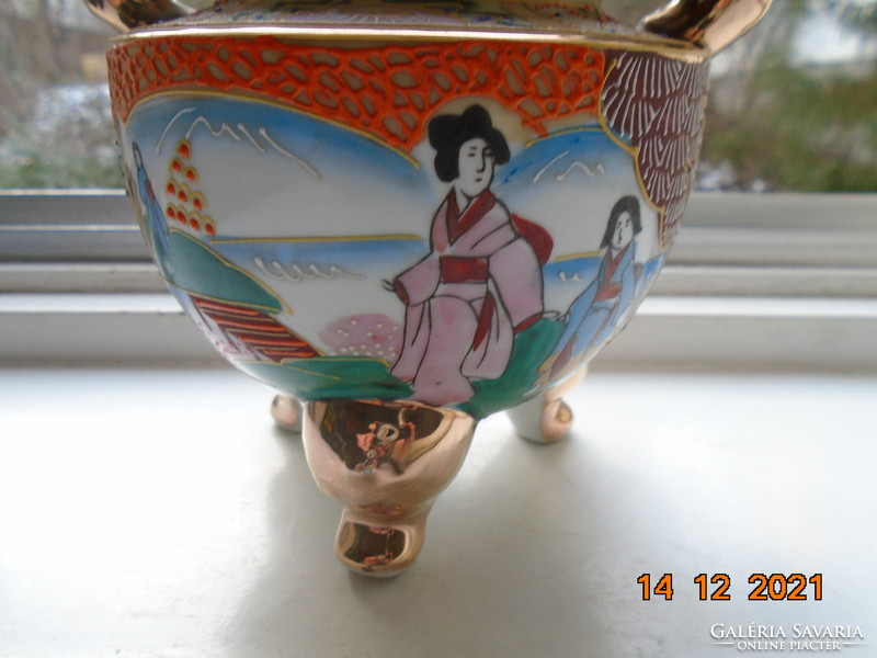 Satsuma moriage vase with 3 dragon dogs, life portrait, with the symbol of the Shimazu medieval shogun clan