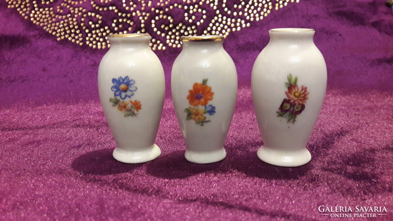 Hollóházi miniatűr porcelán vázák (L3251)