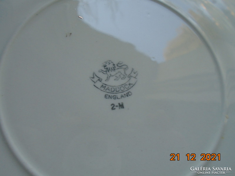 1930 Maddock decorative oriental flower patterned English plate