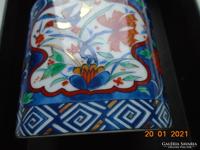 Imari style empress garden (=empress's garden) covered holder with bird flowers with protruding painting