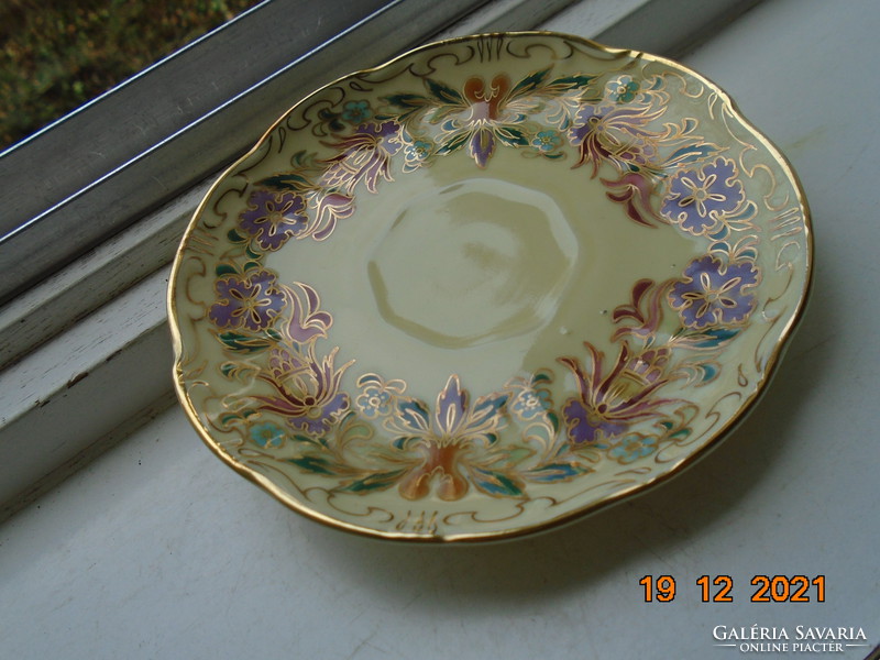 Zsolnay Kézzel festett aranykontúrozott ritkább színes virágmintával kávés csésze alátéttel