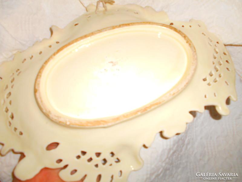 Szecessziós áttört szegéllyel porcelánfajansz tál -virág minta