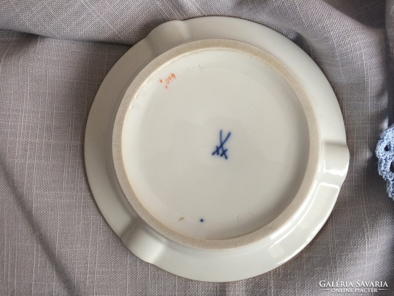 Meissen bowl with ashtray with sword flag