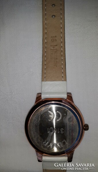 Used women's watch with a brand new genuine leather strap